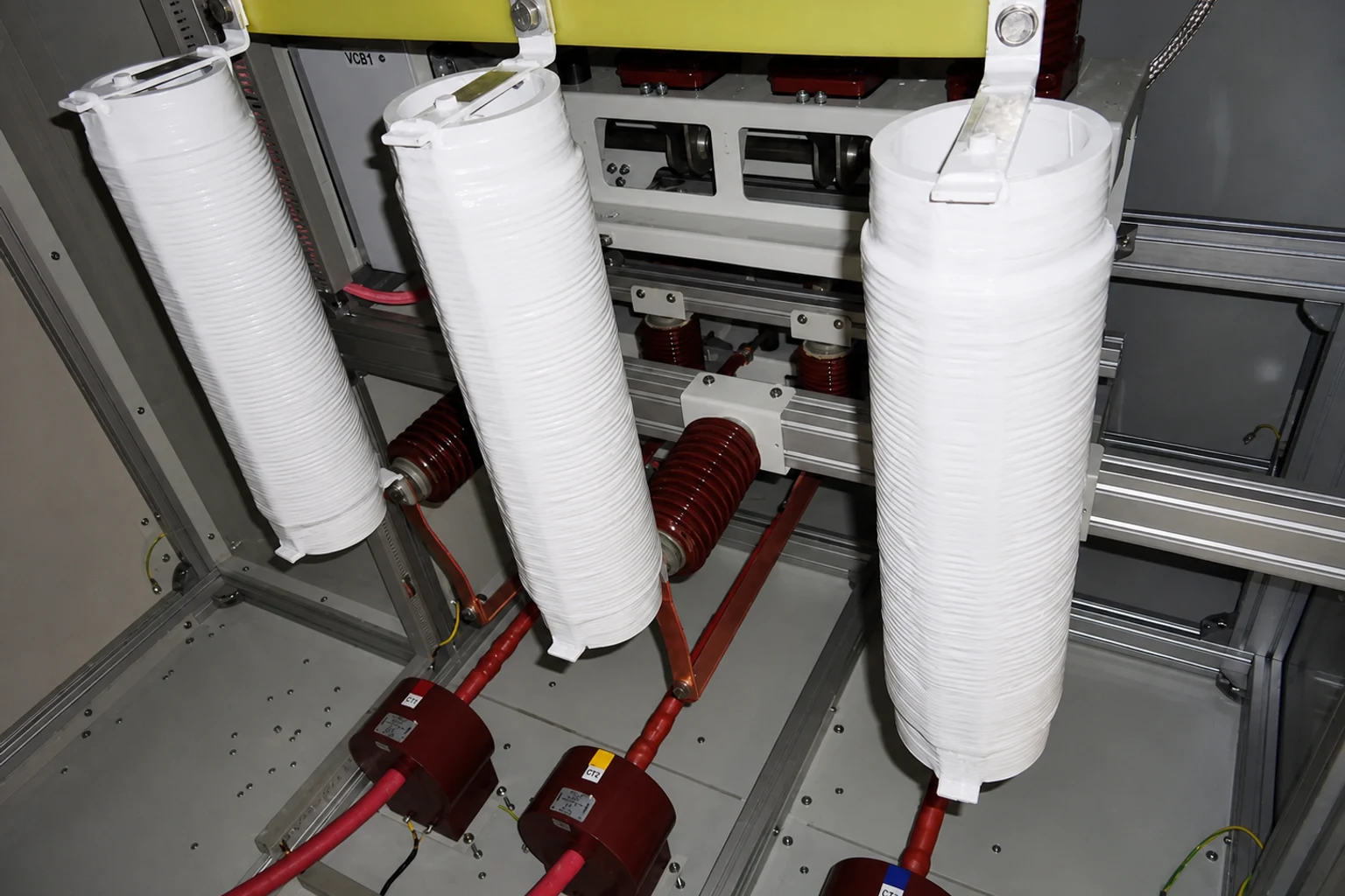 MV capacitor bank equipped with inrush reactor