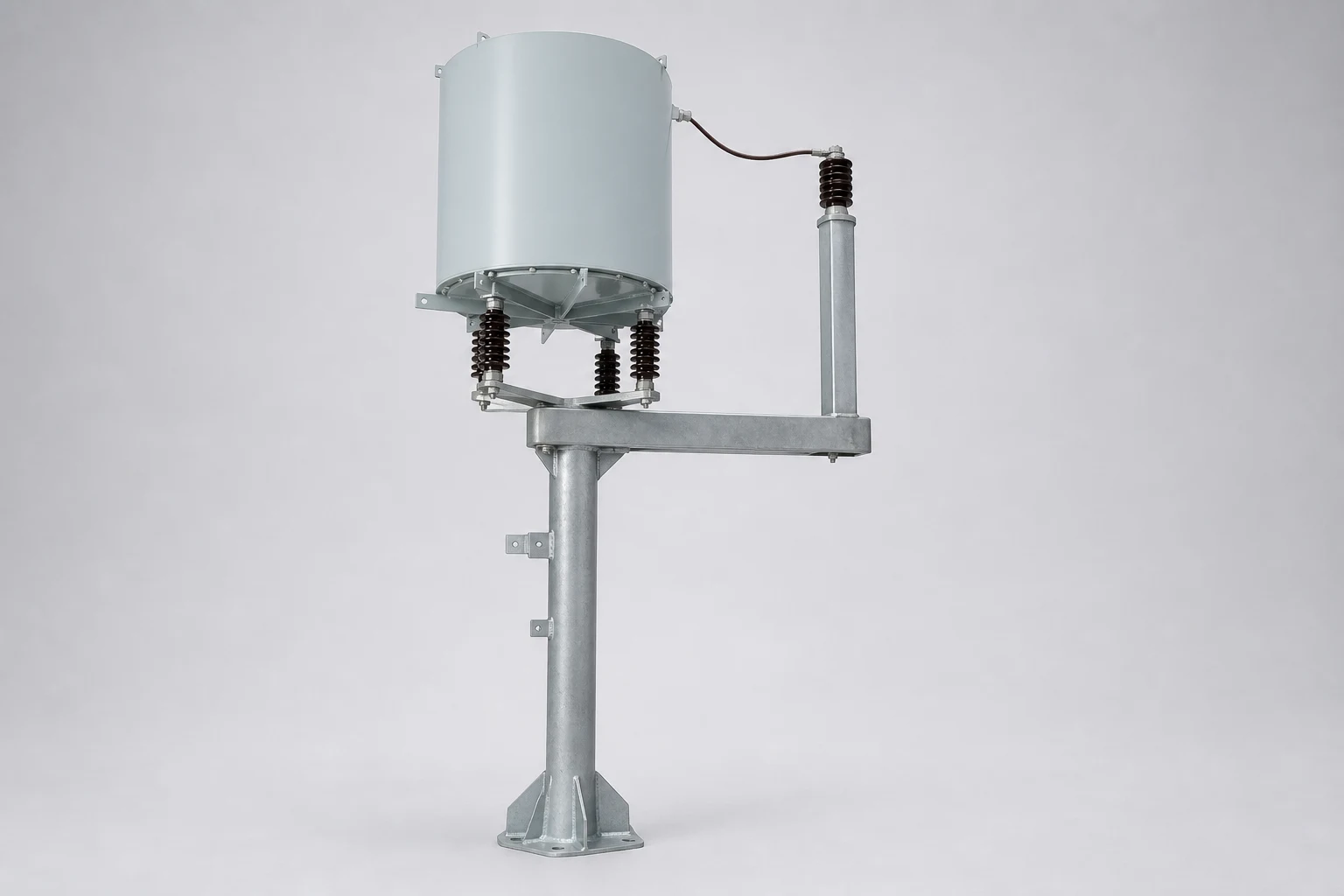 Pole-mounted air core neutral-grounding reactor assembly with three support insulators and terminal bushing